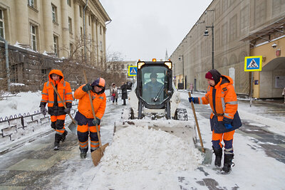    Ликвидация последствий снегопада от 14 февраля в Москве © Департамент жилищно-коммунального хозяйства города Москвы