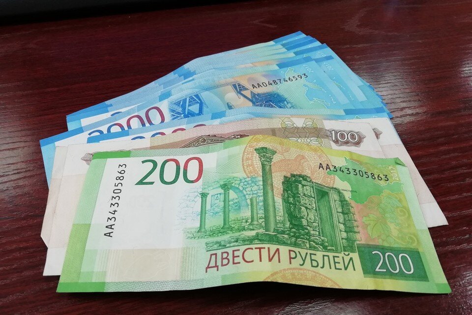     Средняя зарплата выросла всего на 0,5% Анна СЕМИНА