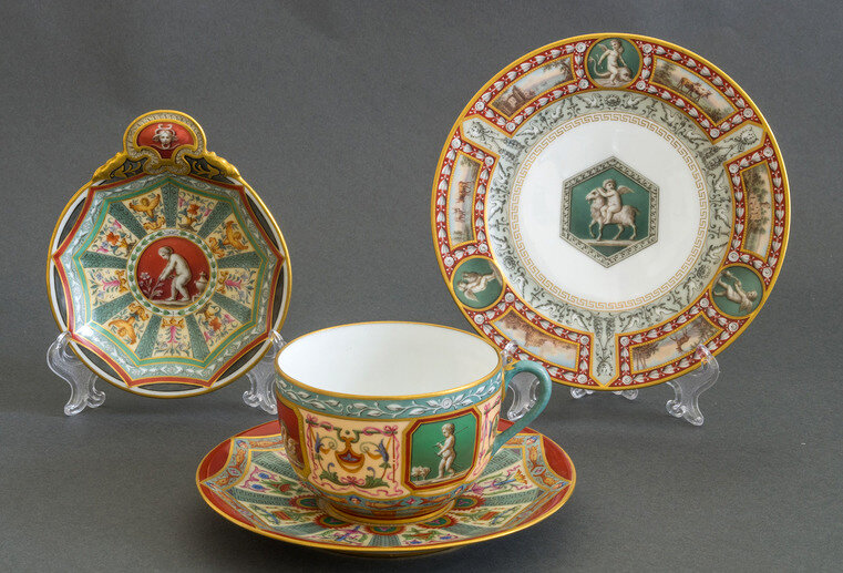 Часть Рафаэлевского сервиза