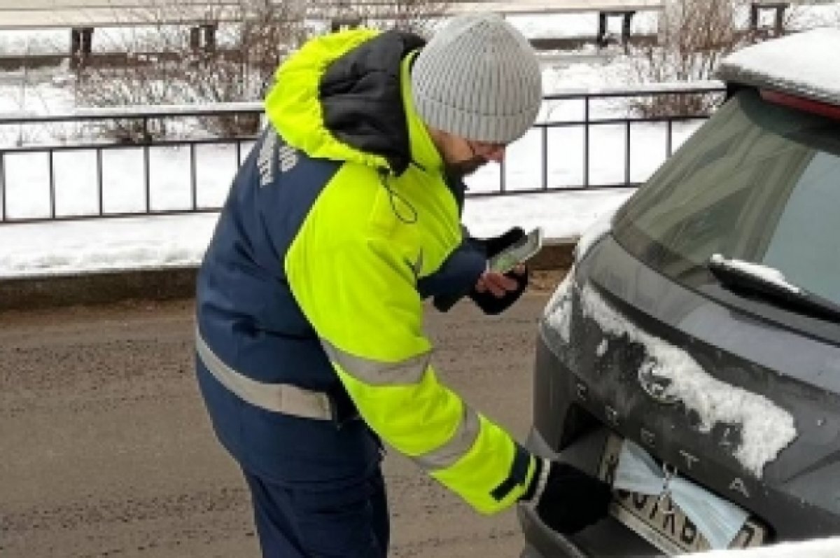    В Петербурге уволили закрывавших номера авто водителей из гаража Смольного