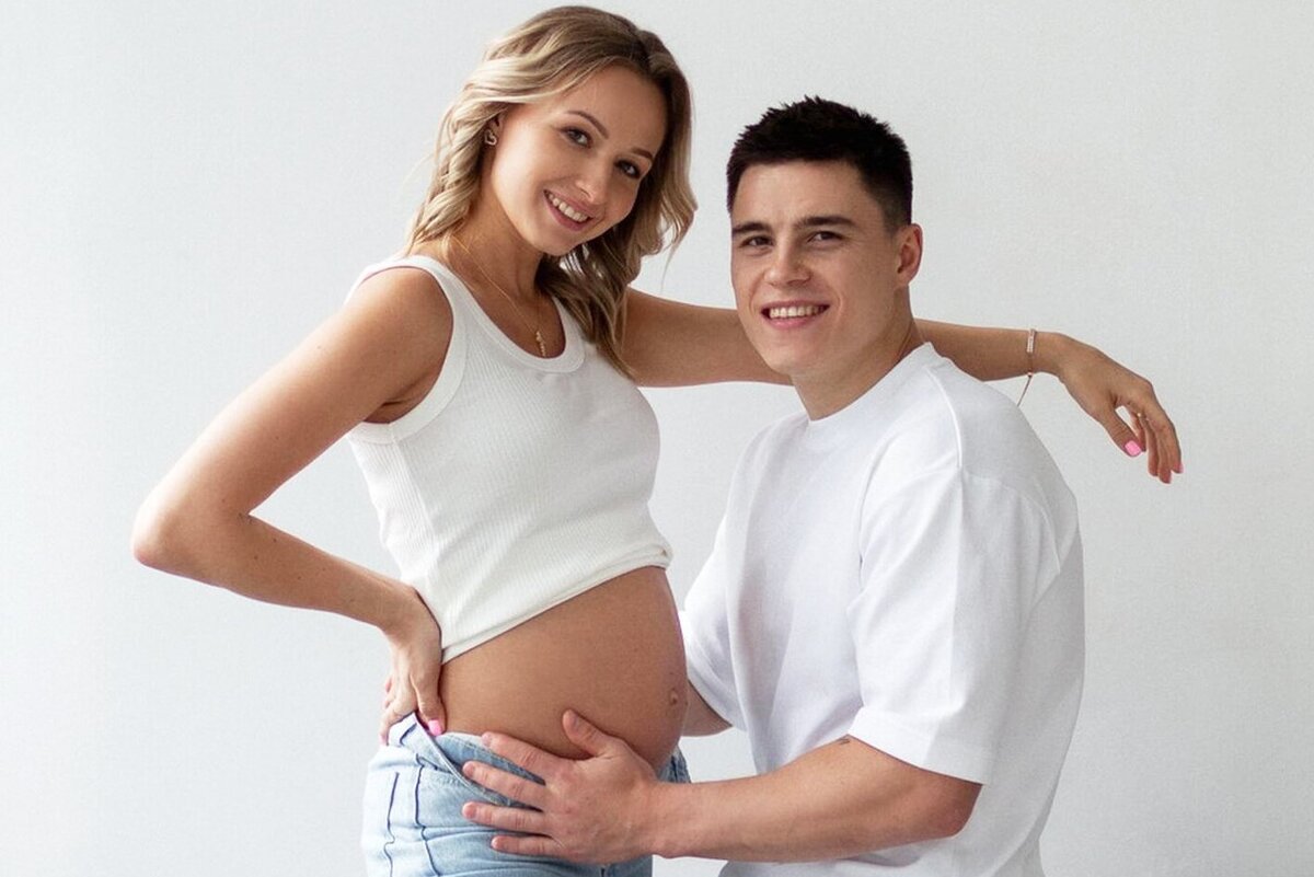     «Мне хочется постоянно слушать ее пупок»: Никита Нагорный с женой Дарьей ждут первенца