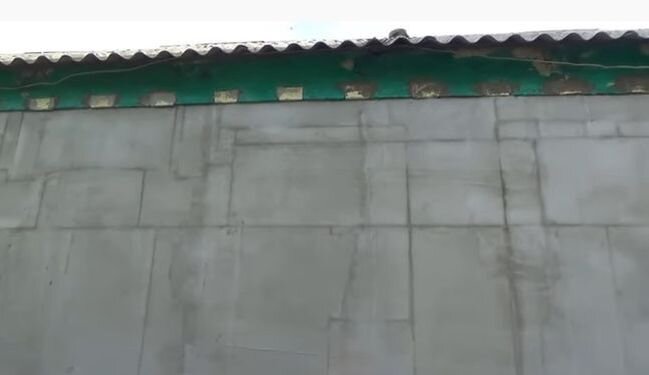 Это фасад, утепленный ЭППС и оштукатуренный буквально в конце сезона