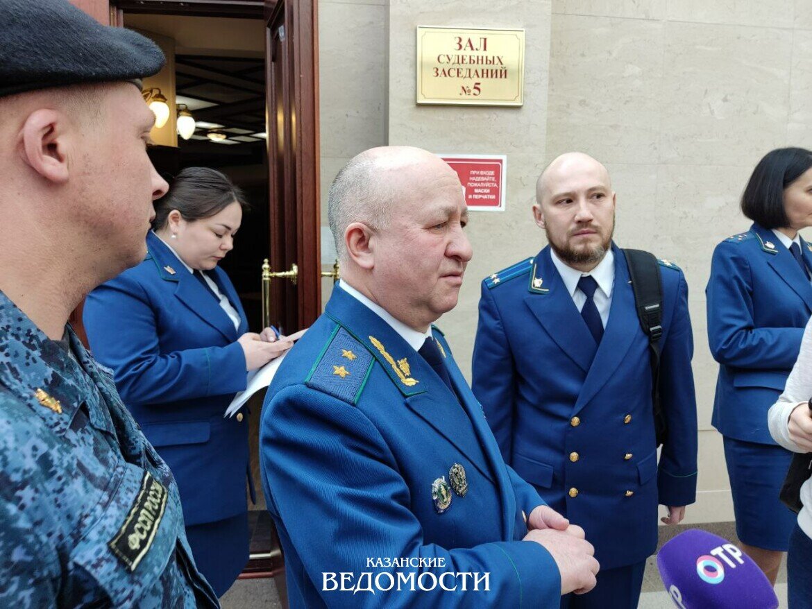 «Башка бертөрле җәза да (гомерлеккә ирегеннән мәхрүм итүдән тыш) гадел кебек кабул ителә алмый, һәм шушы яки башка затлар тарафыннан мондый вакыйгалар башка кабатланмас, дигән гарантия бирә алмый», – дип уйлый Татарстан прокуроры Илдус Нәфыйков.Фото: © Дамир Хәйруллин