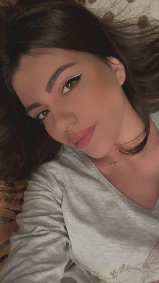 *пудра для лица RAD (nothing to hide powder), маркер для век RAD (for the better marker) в оттенке - 001 black, карандаш для глаз и губ RAD (plenty will do eye & lip) в оттенке - 001 white, тушь объемная для ресниц RAD (mad maxcara) в оттенке - 001 black. 