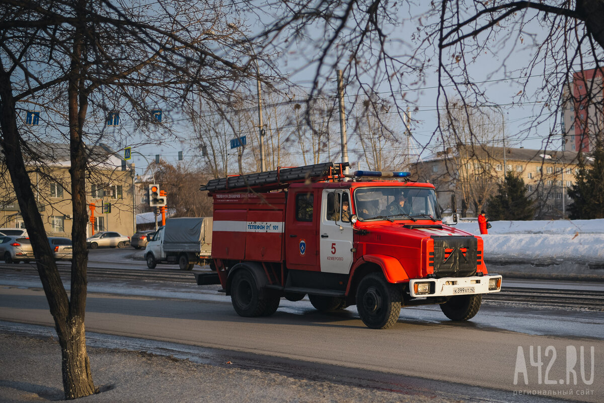 В Кемерове в пятиэтажном доме вспыхнул пожар | A42.RU | Дзен