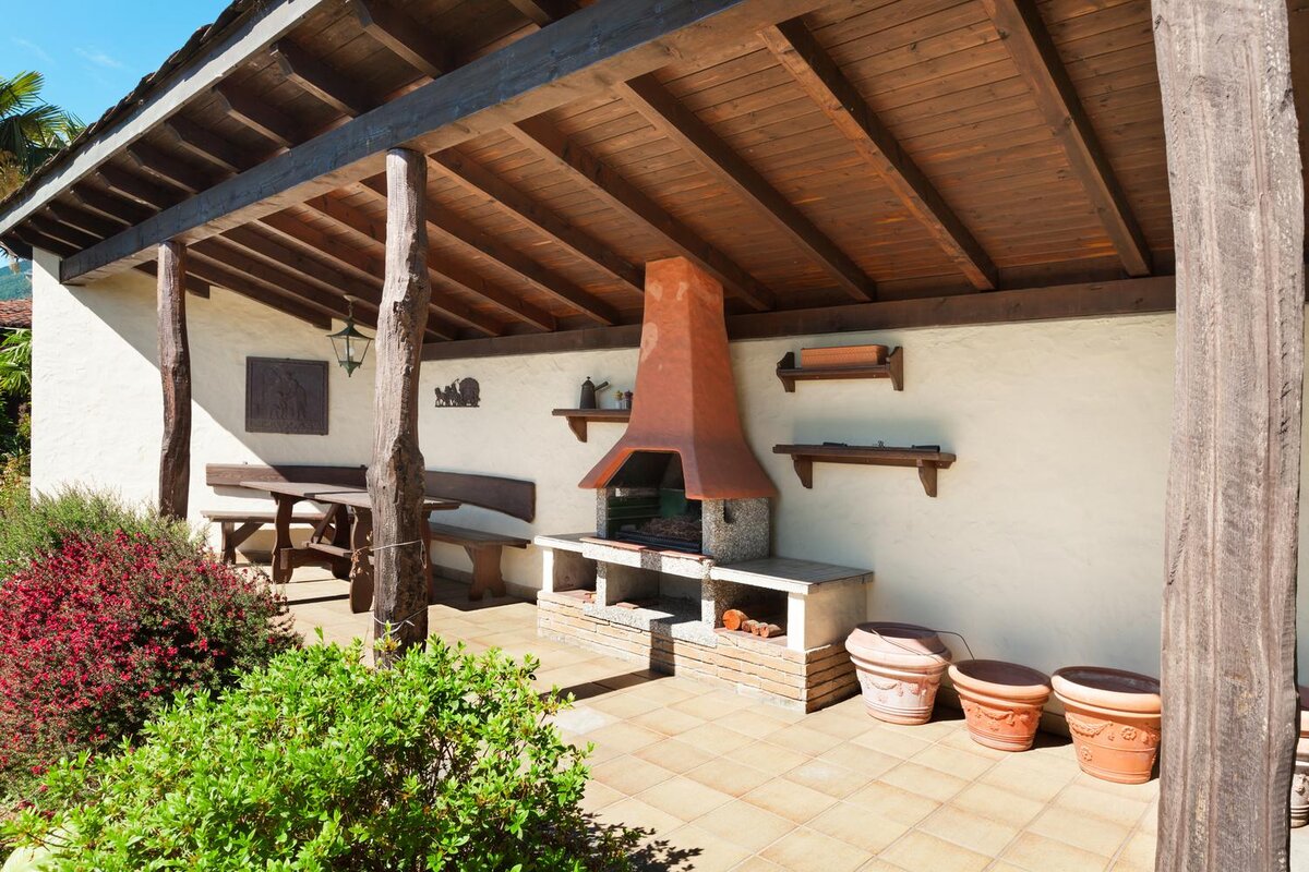 Закрытая мангальная зона с отоплением