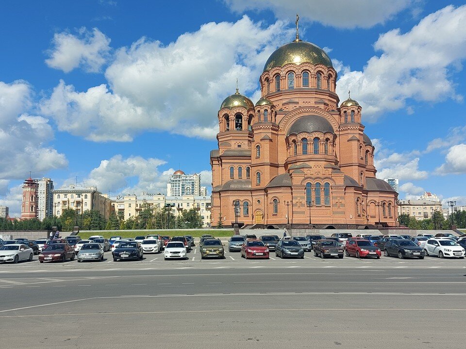     После Пасхальной Великой вечерни волгоградцам будут раздавать привезенный из Иерусалима Благодатный огонь. Инна ШЕРЕМЕТЬЕВА