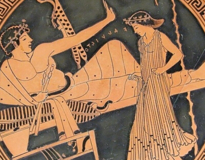 Гетера, которая танцует для мужчины, изображение на греческой чаше для питья (490-480 года до н.э.)