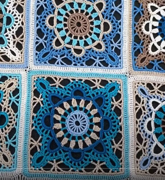    Цветной квадратный мотив. Мастер-класс от Эдуарда Петрушина (duducrochet)   
Источник: Кадр из видео