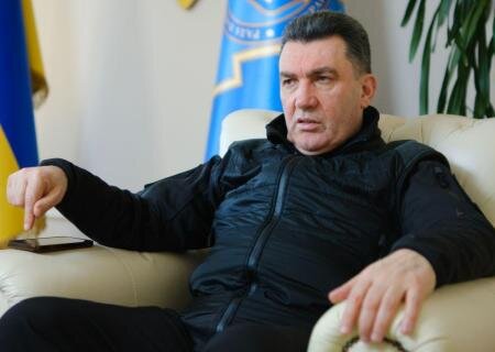    Данилов не может определиться: то ли ВСУ уже наступают, то ли ждут приказа