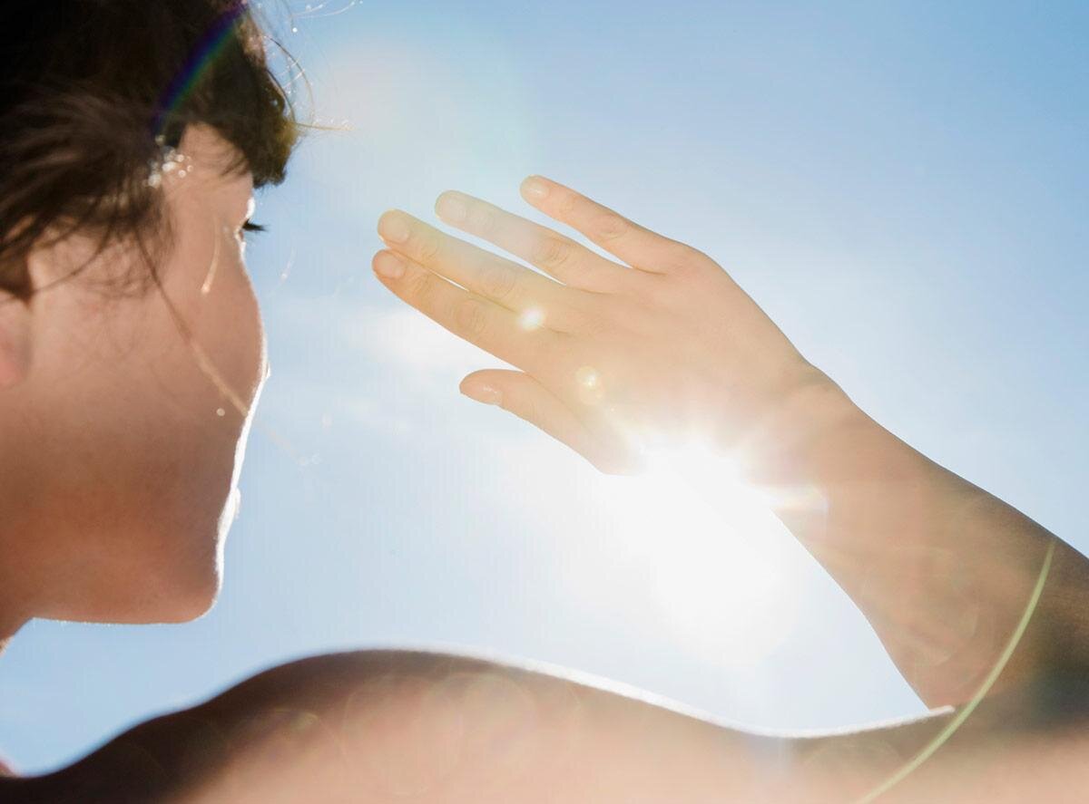 Как солнце влияет на кожу человека фото