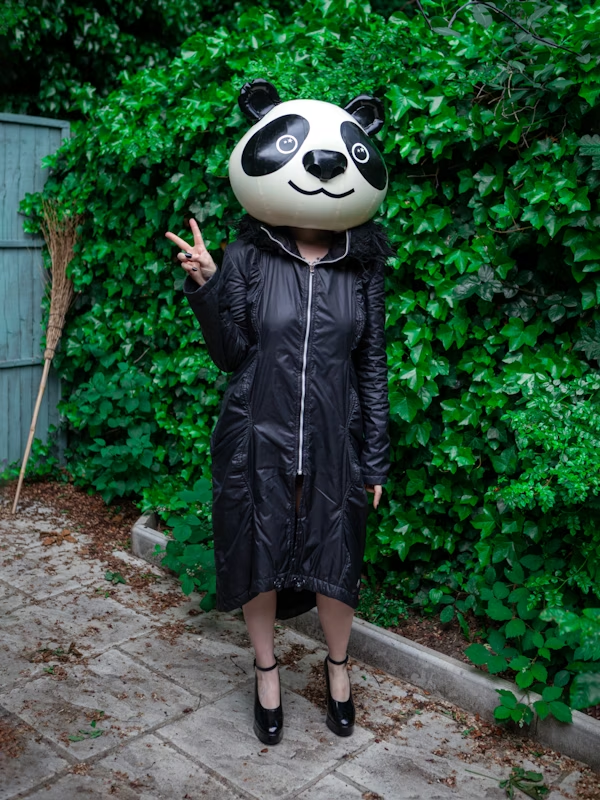 Фото: therealbenhopper.com/Projects/not-Naked-with-Masks/1/thumbs