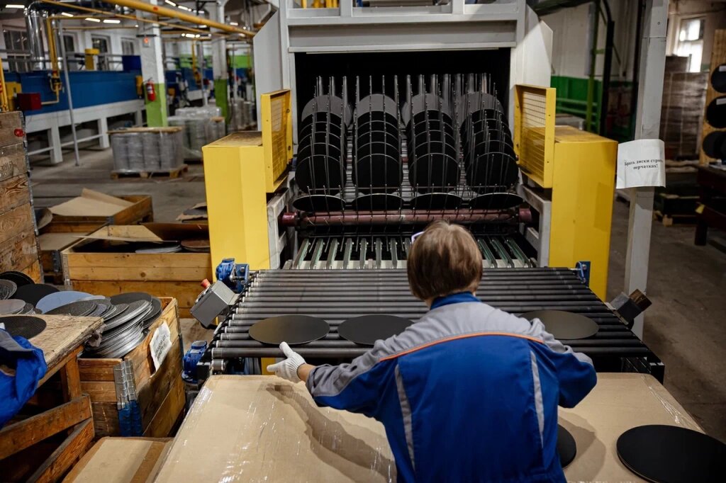 В Тверской области крупный производитель посуды ищет операторов станков