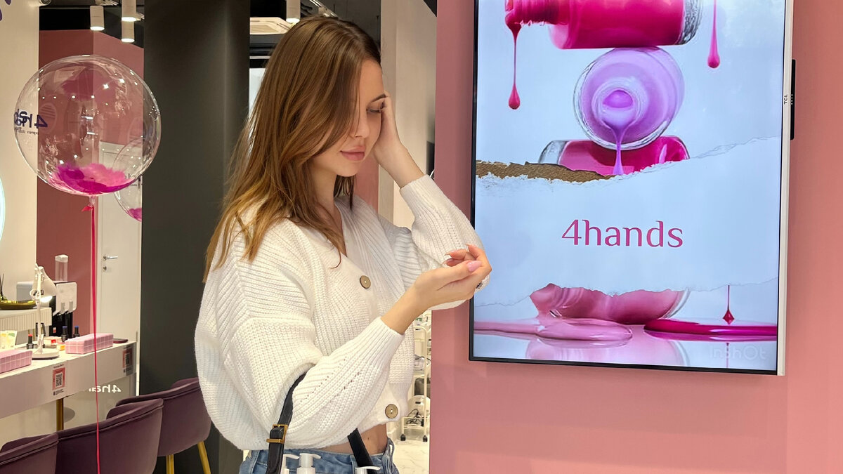 На открытии салона 4hands у метро Дмитровская (Бутырская, 97)