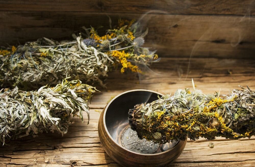 Травы с древних времен использовались в очистительных ритуалах. Фото из открытых источников