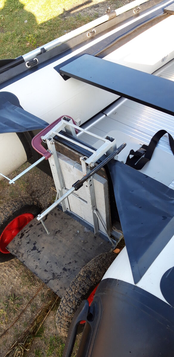 Самодельная тележка на транец без сверления