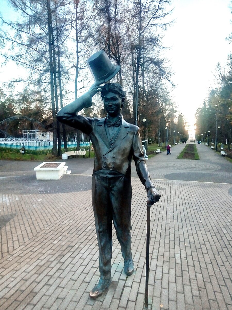 Памятник Вицину. Приморское шоссе, 538. Парк культуры и отдыха. Центральная аллея. Зеленогорск. Фото автора