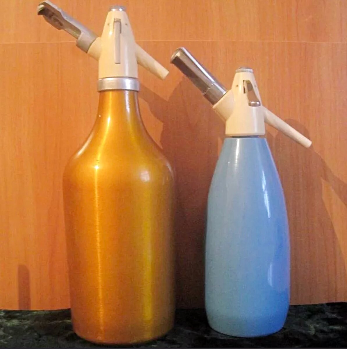 Советские сифоны для газировки. Советские сифоны для газировки. Советские сифоны для газировки. Электрический сифон для газирования. Советские сифоны для газировки.