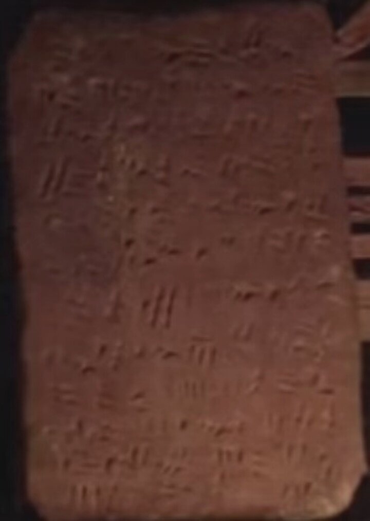 Глиняная табличка с хеттским письмом