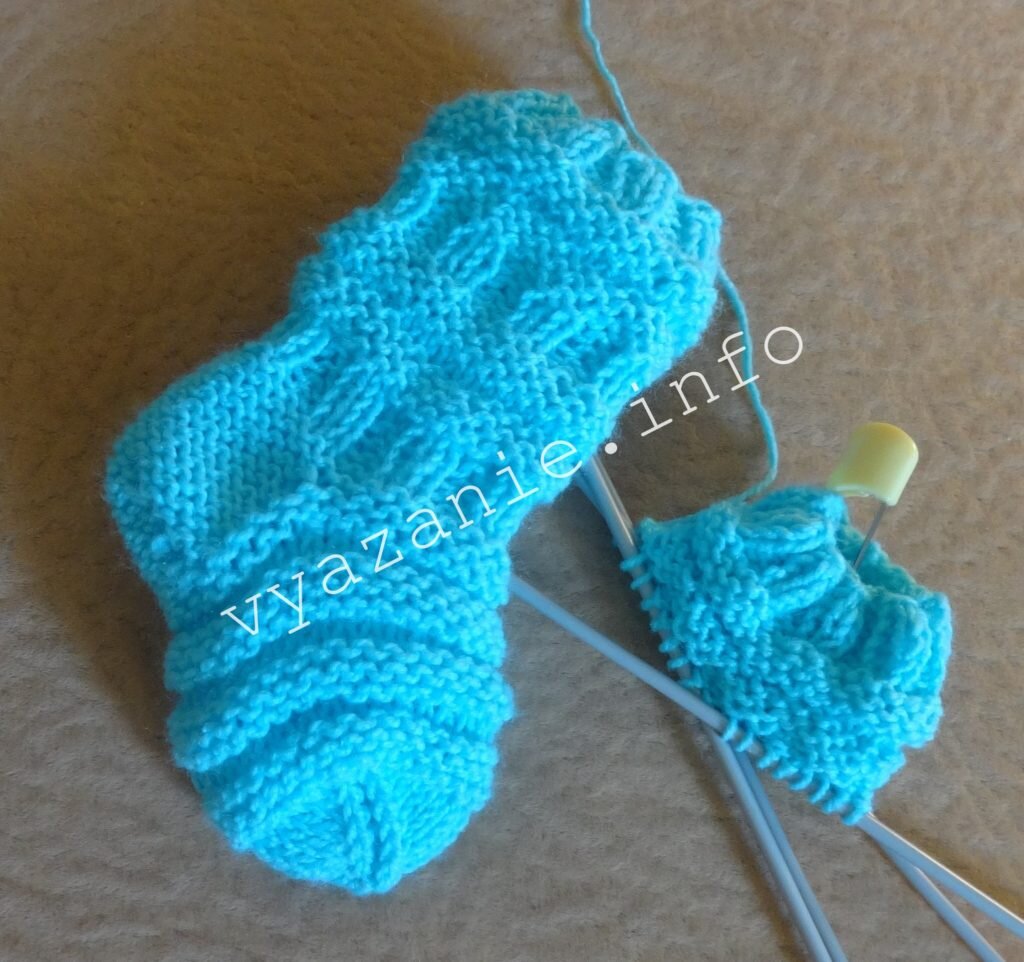 Носочки крючком для новорожденных. Вязание крючком / Crochet socks for newborns