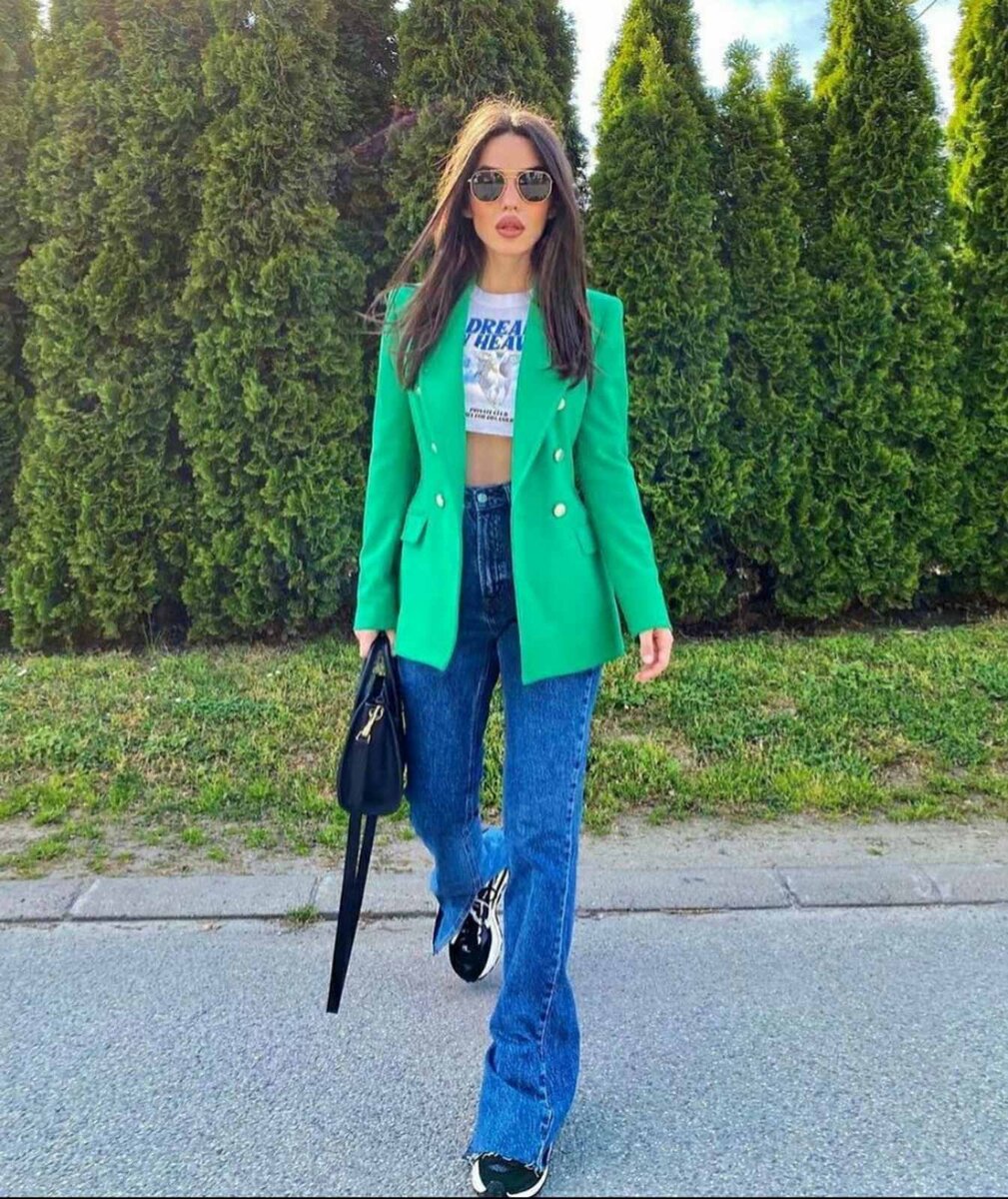 С чем носить зеленые джинсы: советы для ярких девушек!