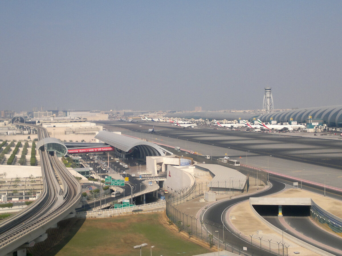 Комплекс аэропорта DXB со стороны Терминала 3.