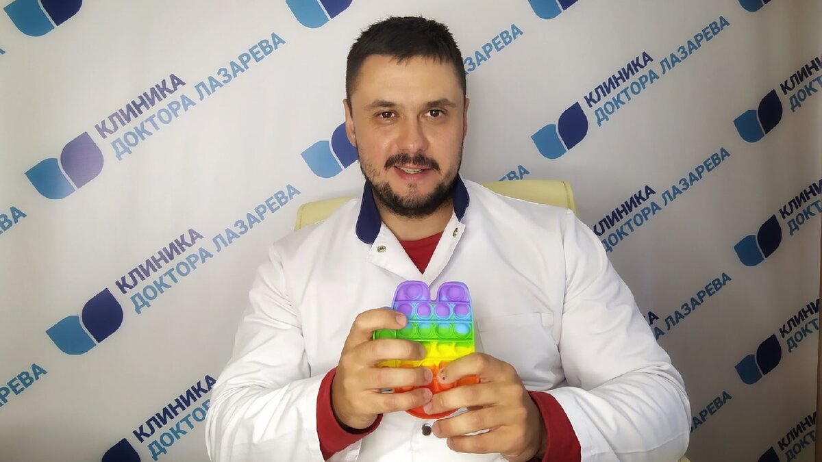 Поп Ит и Симпл Димпл – это новые варианты так называемых антистресс-игрушек. Недавно были в моде спиннеры, а раньше это были шары для перекатывания в руках и чётки.