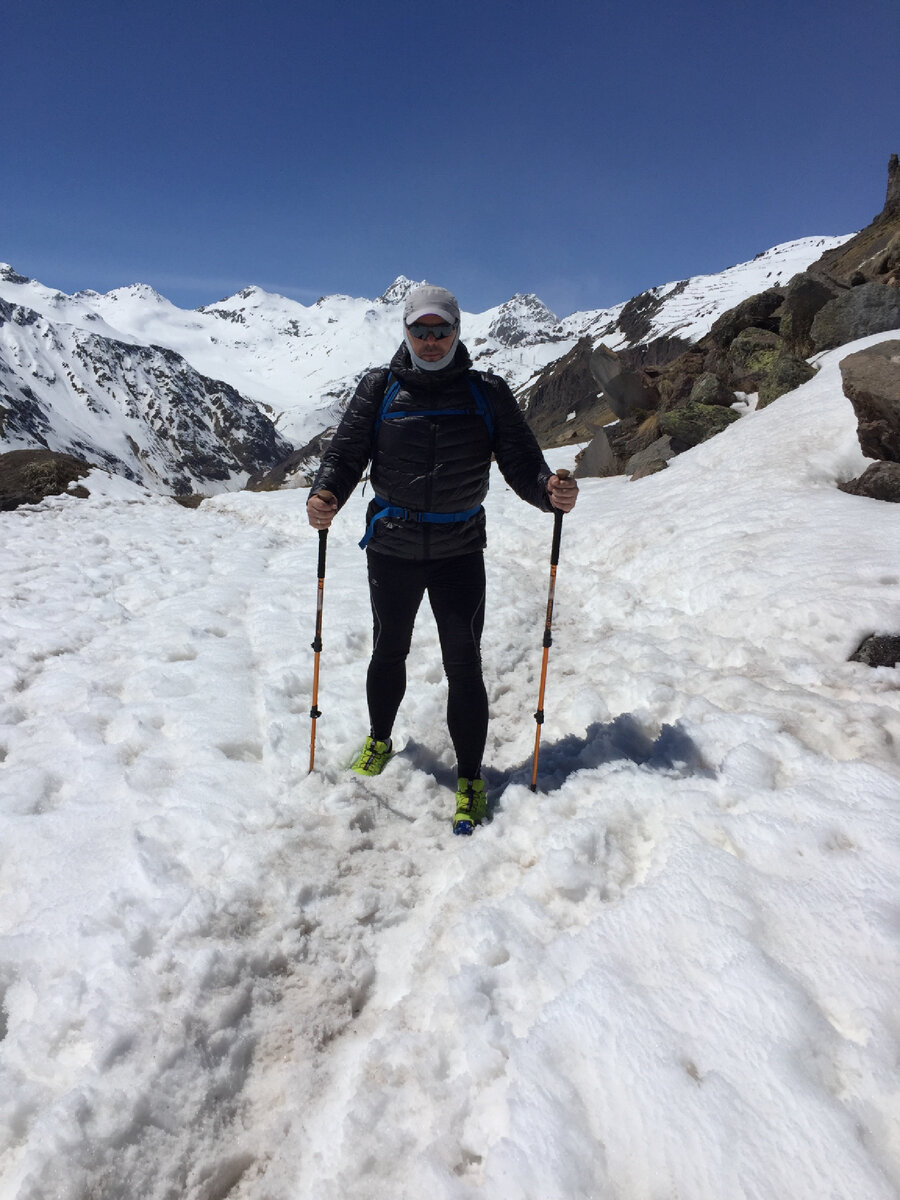 На фото автор, 52 года. Эльбрус.