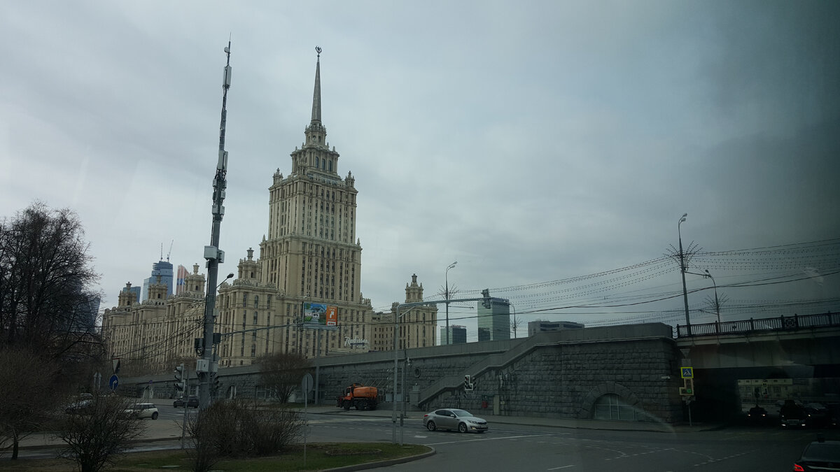 Гостиница «Украина» (Radisson Collection Hotel Moscow) на Кутузовском проспекте. Последняя из 7 сталинских высоток. Фото автора