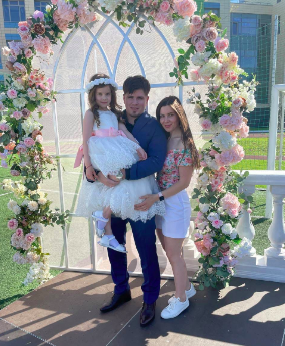 На выпускном у дочки Сонечки