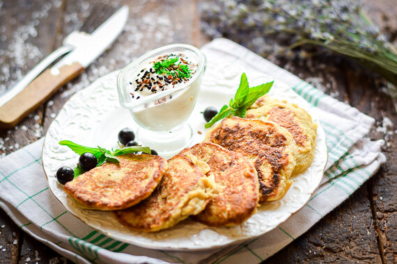 Овсяные блины с яйцом и луком