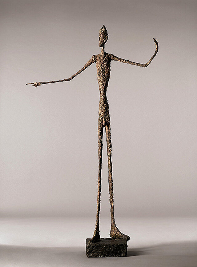 Скульптура «Указывающий человек». Источник: dianov-art.ru
