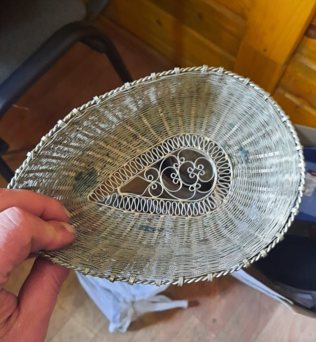 плетёная вазочка- корзинка из мельхиора.