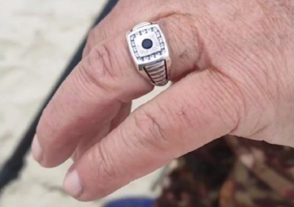     Однажды ростовчанин даже нашел серебряный перстень с камнем. Фото: Анастасия ТАЛЫЗИНА.