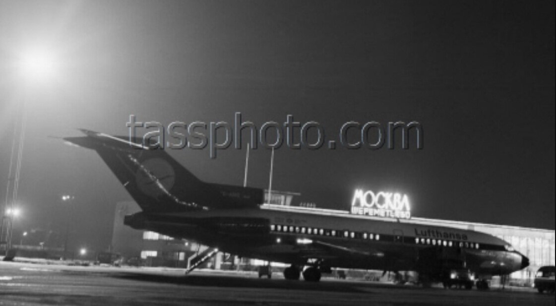 Боинг 727-30 D-ABIB авиакомпании «Люфтганза» после выполнения первого пассажирского рейса из Франкфурта на Майне, 5 февраля 1972 года. Автор фото Альберт Пушкарев, источник tassphoto.com.