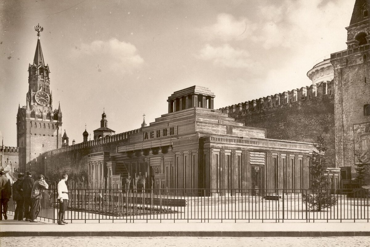Царские орлы на башнях Кремля. 1925 год. 