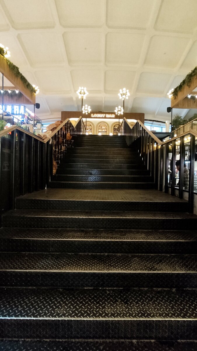 Лестница на Усачевском рынке