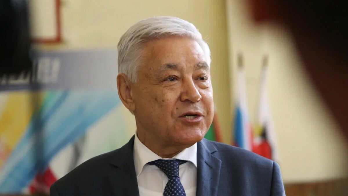     Спикер Государственного Совета Татарстана Фарид Мухаметшин накануне, 28 декабря, в Набережных Челнах высказался о татуировках. Он против того, чтобы рисунки были на телах, особенно спортсменов.