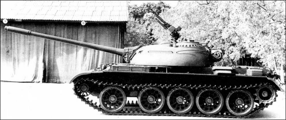 Средний танк Т-54А. Барятинский М. Средний танк Т-54 // Бронеколлекция. 2006. № 4. С.21. 