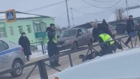     Мужчинам после их выходок придется ответить по нескольким административным статьям.