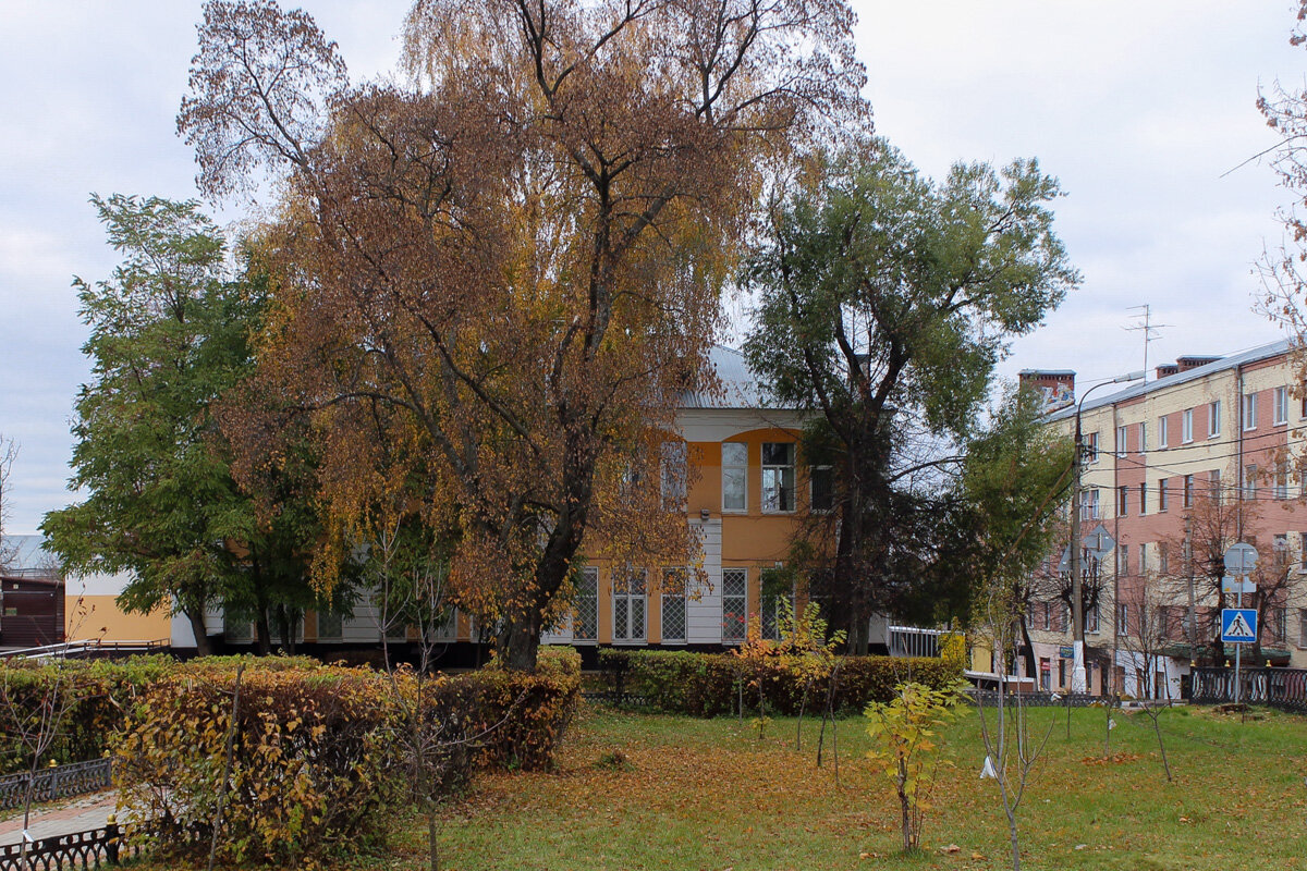 Площадь Бугрова, 2