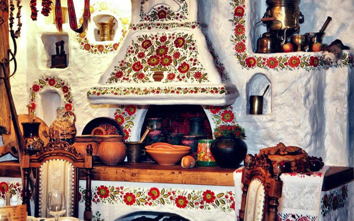 Вход в хату также украшен росписью | Большая фотогалерея Крыма | Полуостров сокровищ Крым