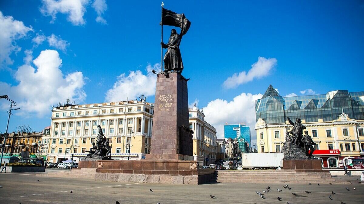     Большая реставрация ожидает главный памятник Владивостока — борцам за власть советов на Дальнем Востоке — в этом году. Главное — с него снимут чёрную краску.