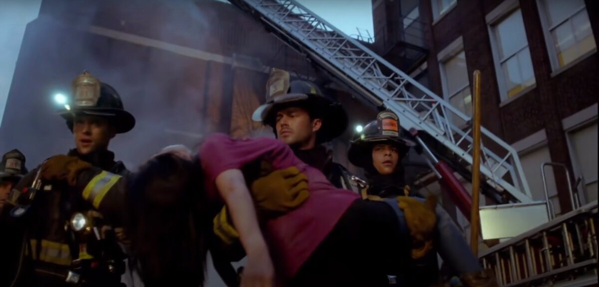 Кадр из сериала "Пожарные Чикаго" 