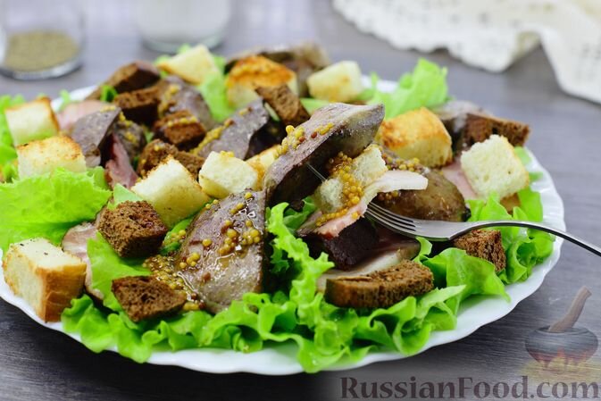 Картофельный салат с квашеной капустой, маринованными огурцами и луком