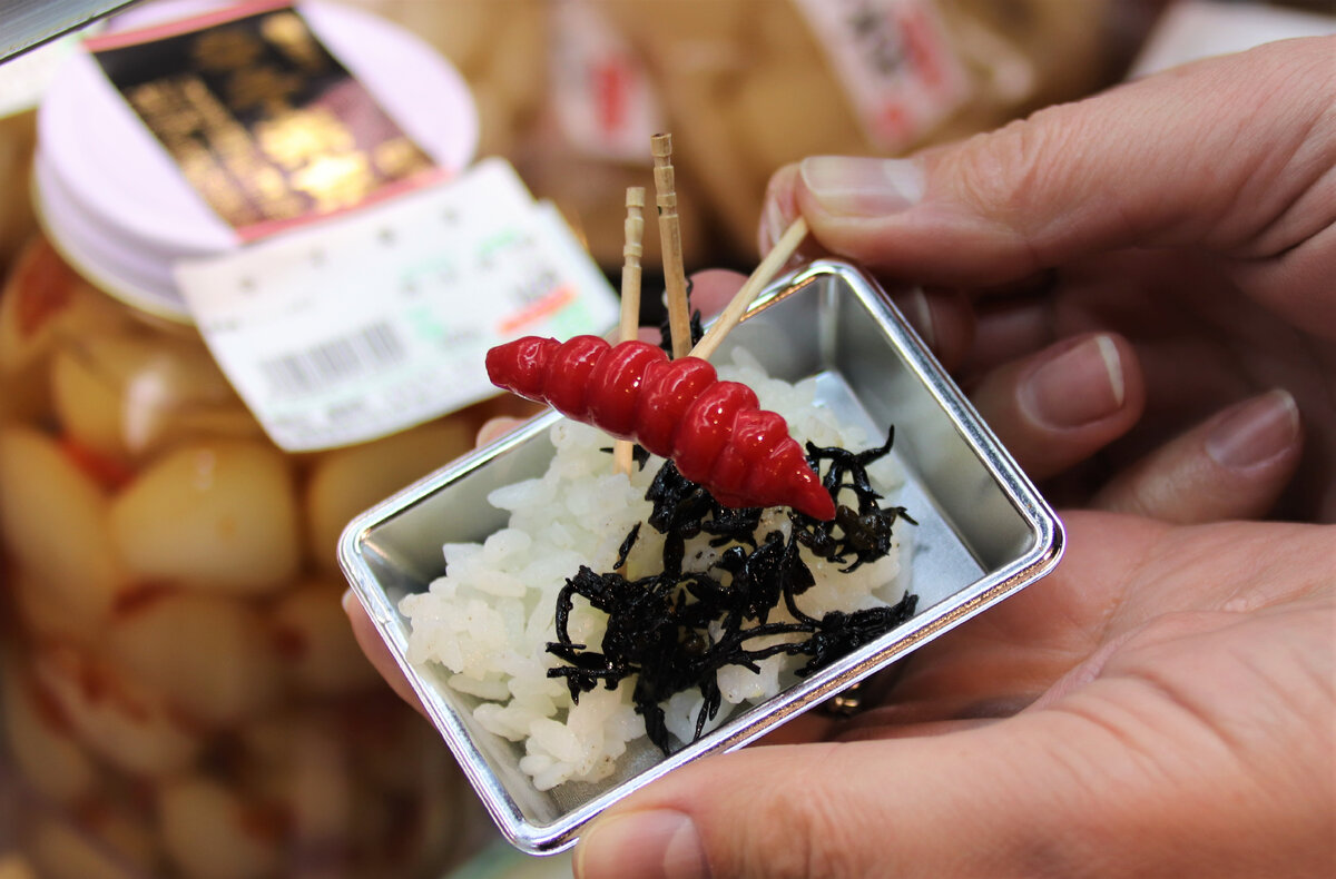 Знаете ли вы что такое "чороги" (チョロギ)? Первый раз я попробовала этот необычный овощ в Японии. И вот недавно снова увидела его в магазине солений "Цуруя" в деревне Мицусэ (писала об этом магазине).