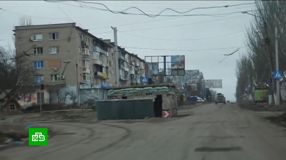    Бегущие из Артёмовска солдаты ВСУ в панике бросают оружие и технику