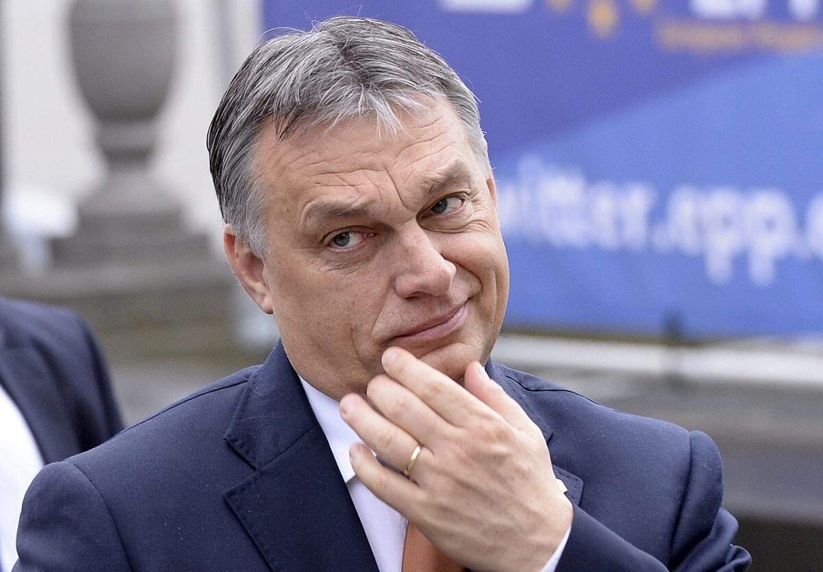 Один мой товарищ, оператор федерального канала как-то рассказывал, как сохраняет рассудок в моменты, когда ему приходится работать на каком-нибудь откровенно трешовом шоу. Интересно, как с этим справляется Орбан? В свой речи лидер Венгрии грустно констатировал, что Европа уверенно дрейфует в сторону прямого столкновения с Россией.