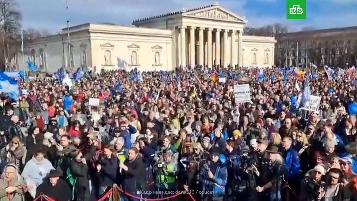    Тысячи человек вышли на акции протеста в Мюнхене