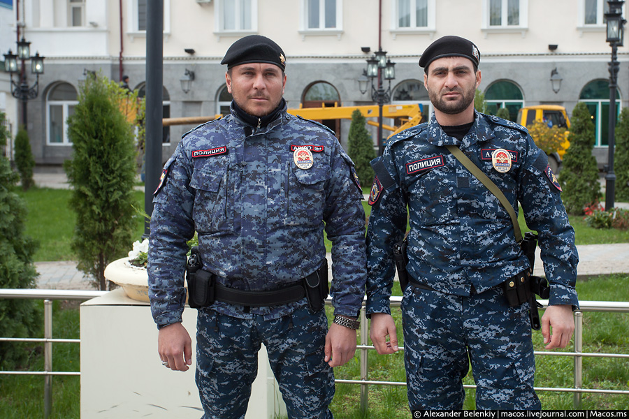 Чеченский ростов. Форма полиции ППС Кадыровка. Полицейский камуфляж. Чеченские полицейские. Форма полиции в Чечне.